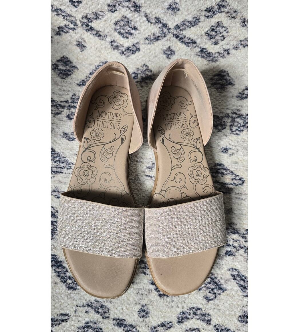 Mootsies Tootsies beige sandals cute slip on, professional, comfortable size 8.5